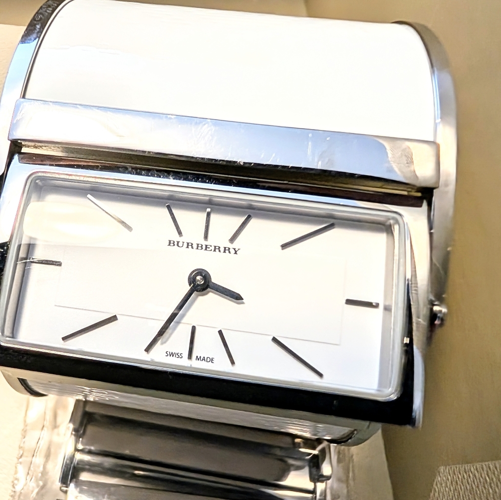 BURBERRY Twirl/Reversible White Check Bangle Watch